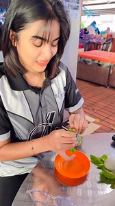 1.6K views · 14K reactions | Ia ka meli tapi enggai ia makai udah ia meda nya bebulu 來 mayuh ulah adek siko  telo mato ‍↕️ #mummydailyminivlog #fypシ゚viralシ #market | Mcquinn Aurora | Facebook