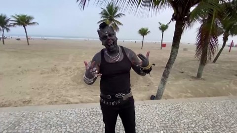 Tattooed ‘Human Satan’ undergoes gruesome surgery to transform hands into claws