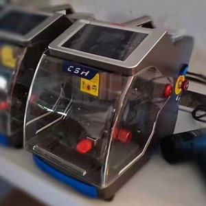 [Hot Item] High Precision Csh008 Automatic Key Duplicating Cutting Machine
