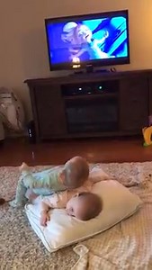 1.5K views | Twin sister re-create Elsa and Anna Scene.  I AM MELTING  Credits : Colleen Marie | MoReyna | Facebook