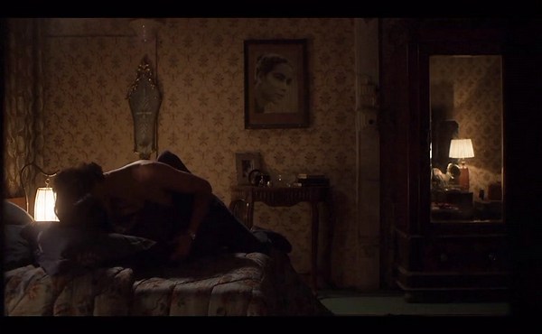 Janhvi Kapoor Butt, Thong Scene in Ghost Stories