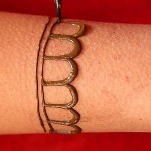 Back Hand Arabic Mehndi Design For Wedding Guest. | Amisha Arts