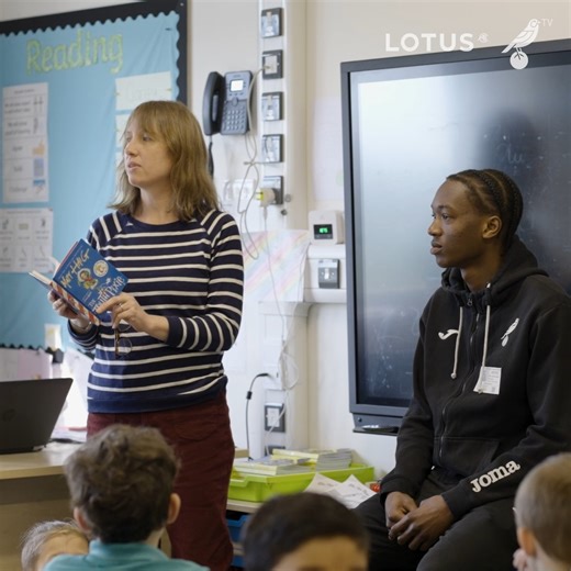 Earlier this week, our Under-18s players visited Hethersett Woodside as part of their Academy education programme 📖 They read for the students and spoke in assembly about their journeys in football and resilience 💪 | Norwich City FC