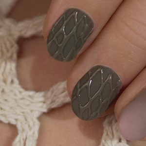 Voici ce dont vous avez besoin pour créer le look Fishnet Fashion ! 👉🏻 Achetez vos produits ici :� http://bit.ly/fishnetfashion | ProNails Paris