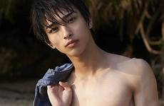 yokohama ryusei asiáticos japoneses pretty atractivos guapos fotos masculinos gorgeous hombres