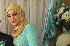 muslim hijabi curvy arabian abaya kunjungi türban