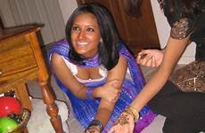 indian girl hot girls cleavage down downblouse bending desi deep blouse while chuttiyappa exposed diwali unaware showing bend cute show