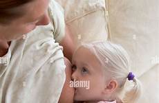 breastfeeding allaitement fille ans sauver