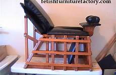 queening chaise facesitting dungeon dominatrix stool stuhl spielzimmer projets spielzeug möbel mobilier dominatrice meubles magasins throne