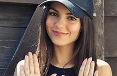 victoria justice hands nude reddit her kindness sexy victoriajustice women comments fappeningbook fappening