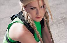 cammy fighter crouching