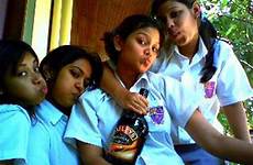 srilankan girls sl tk tweet