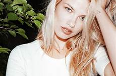 hailey clauson sports illustrated look going beauty swimsuit intothegloss