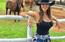 cowgirls vaqueras vaquera cowboy cute vaqueros crocodile rodeo daughter cow izispicy agropecuaria vestimenta trulynyafashions