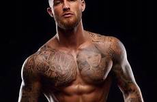 tattooed männer mannen tatoos shirtless gespierde jungs hete harem heiße beard