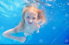 subacquea nuoto stagno meisje onderwater zwemmend