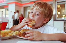 eating food unhealthy kids eat fast children much too kid obesity foods celebrity obese study childhood junk child health bad