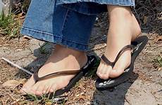 flops flop barefoot