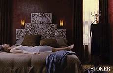 mia stoker wasikowska bedrooms giphy attualissimo letto