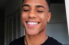 keith powers boys jongens bonitos cabelo fine cute homens negros guys bruine meninos hete magic knappe cabelos skin light homem