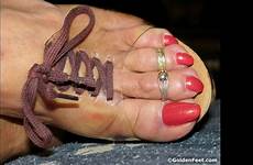 sarah feet lady