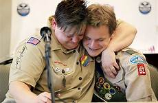 scouts gays jewish youths openly ban homosexuales veto adultos levantar derogación adolescentes celebraban