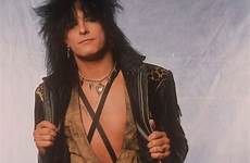 nikki sixx hair rock motley crue 80s metal bands hairstyles star bandas tommy lee stars wattpad mick mars epic present