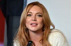 lindsay lohan nude poses bio come place right