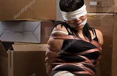 kidnapped woman secuestrada blindfolded trafficking mobilize five