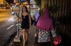 transgender indonesia prostitute muslim indonesian women woman man prayer muslims york find waria yogyakarta times