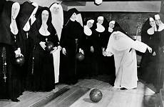 nuns convent fun having freiras skates surprising 1950s these joyfully rope fontes reveal vintag