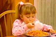 gif michelle house tanner giphy prove foodie these eating she moments her courtesy