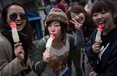 penis festival japanese dick worshipping japan phallic phallus country which man kinda nsfw japans biggest has lollipops men dia kanamara