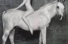 laura prepon nude celeb beautiful horse show jihad most orange celebs issue durka people mohammed