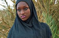 belles senegalese guiteras jacint senegal africaines africans afrique skinned filles visages noires féminins visage beaux monde advertisment cultures