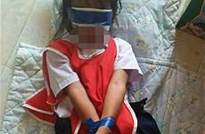 blindfolded diikat handcuffed gurunya ditutup matanya penjelasan gadis sekolah geram bikin ripping shocked punishment