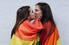 lgbt lesbische pride paare vivre binaires rencontres kissing casais lgbtq casal freunde