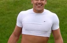 hernandez bulge nfl aron hung