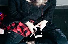 sexting cyberbullying alternativa assoalho senta revenge youngest cybersmile victims