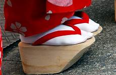 shoes okobo geisha sandals japanese geta wooden maiko japan shoe wear traditional fashion kimono bizarre geishas high history wood clogs