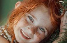 freckles rote ginger redhair redheads baby schönes photography haare schöne haarfarben gesicht sommersprossen highlights frauen сохранено witze