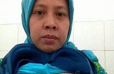 tante wiwi indonesian tangerang berjilbab tudung melayu xhamster exhibitionist