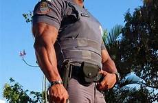 men uniform policias gostosos policiais cops militares guapos muscle cop bulge musculosos uniforme rapazes sensuais hombres