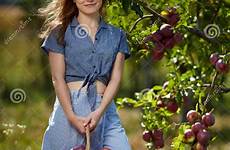 picking farmer apples orchard