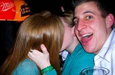 kissing girls drunk photobombs girl smooches each other classic drunken izismile funny reacting guys barnorama