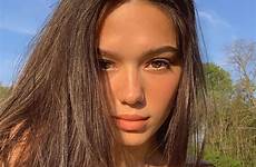 selfie insta brune filles bonita verte balsam martyna visage beauté vontron joli