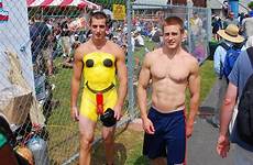 naked public lads lad fit nude vellohomo beach desnudos boys público publico