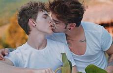 gays parejas cristobal kisses pesce lgbt cuddles jaramillo pablo bromance gayy chicos queer