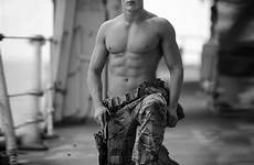 marines commando muscular soldier commandos shirtless calender moody strikes smalls snapped calendario barcroft