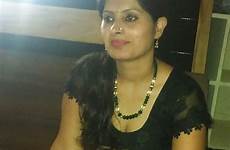 aunty saree mallu marwadi aunties bhabhi housewife slut blouse satish dorm auntie